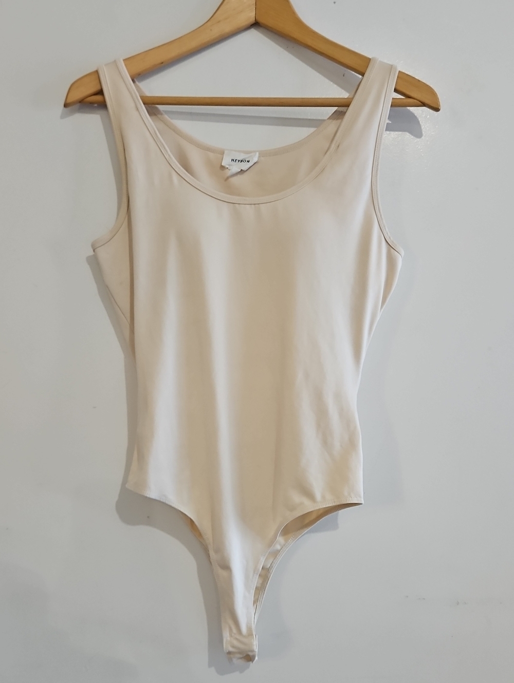 Heyson Women's Scoop Neck Bodysuit in Nude Sz S